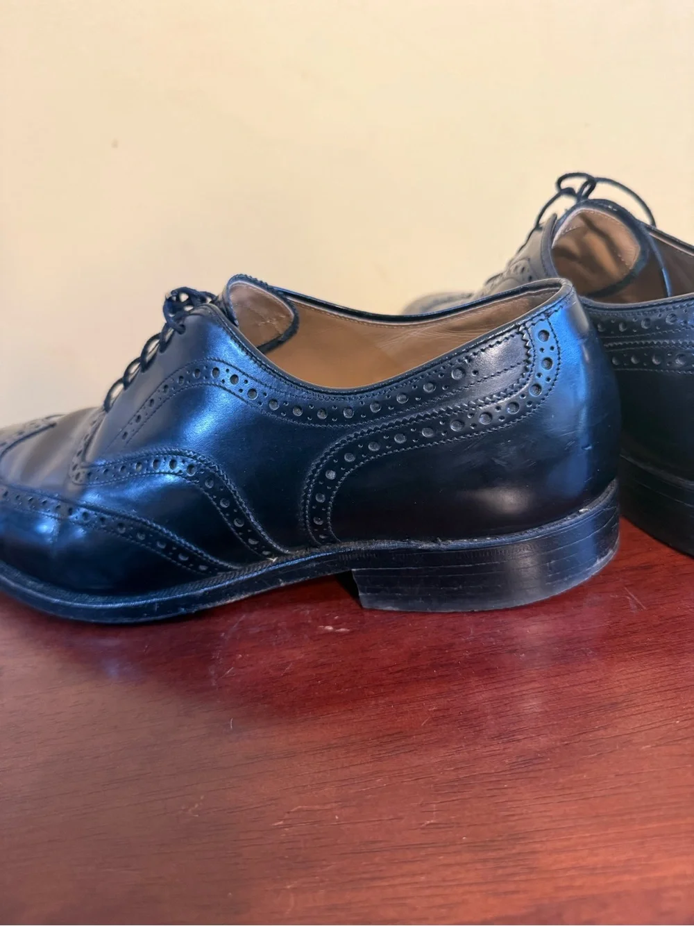Johnston & Murphy Black Wingtip Leather Men’s Shoes 10.5